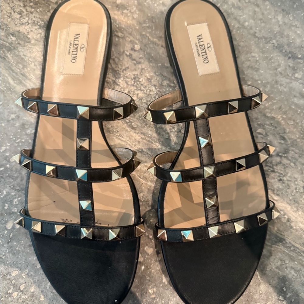 Valentino Black Rockstud Leather Sandals EU 40.5 size 9.5/10